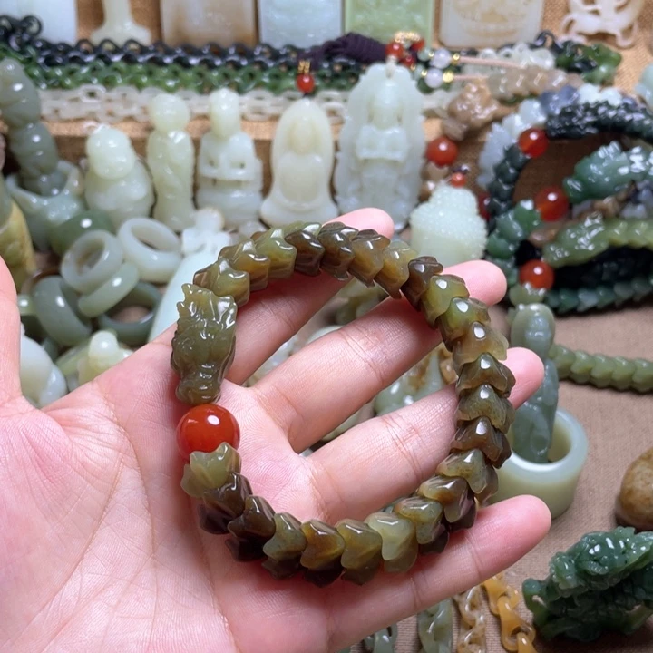 和田玉未镶嵌颈饰听***牛