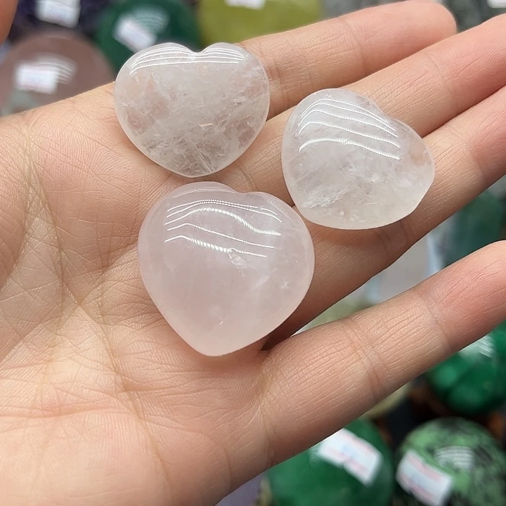 水晶珠宝半成品未镶嵌41克粉水晶爱心
