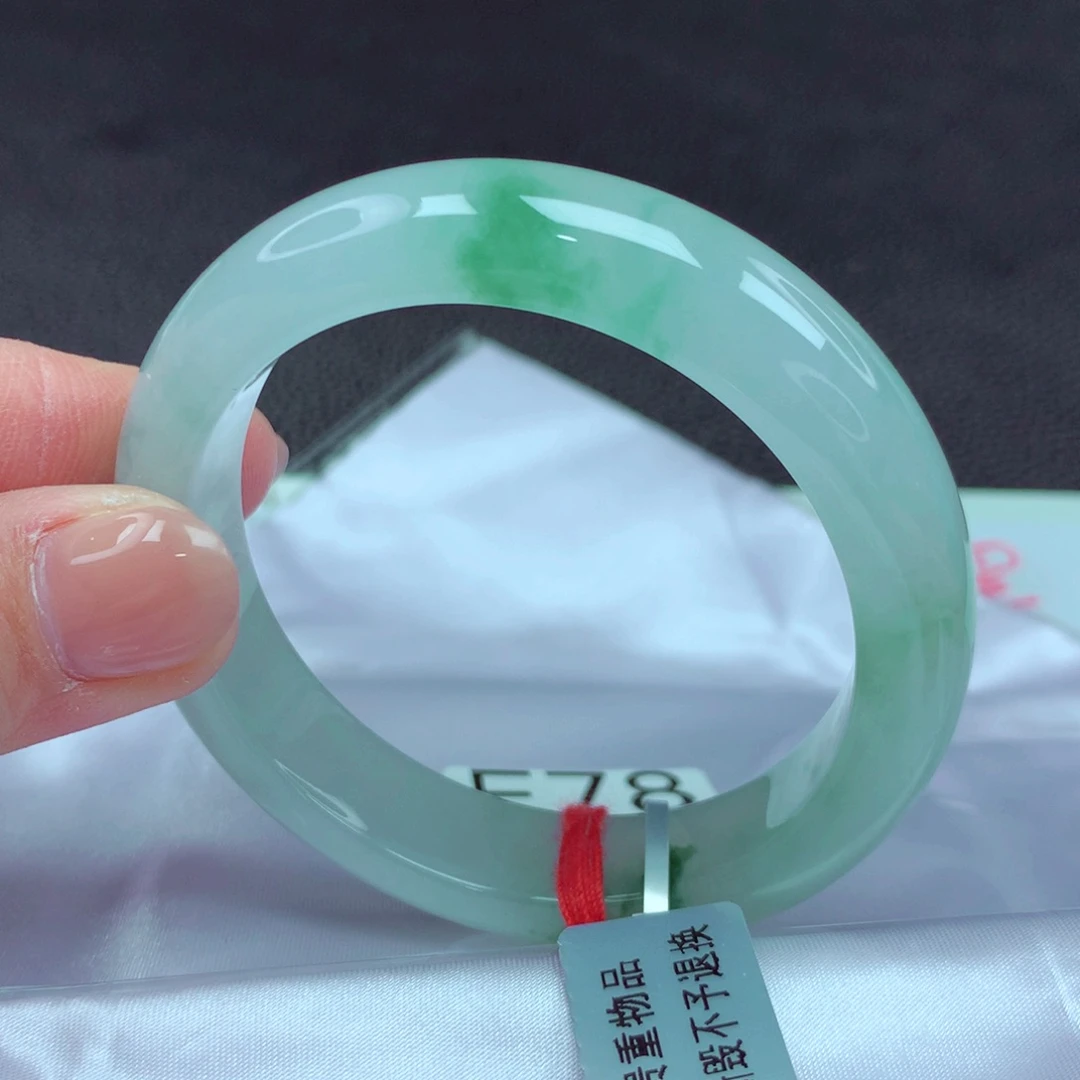 翡翠手镯未镶嵌手镯88