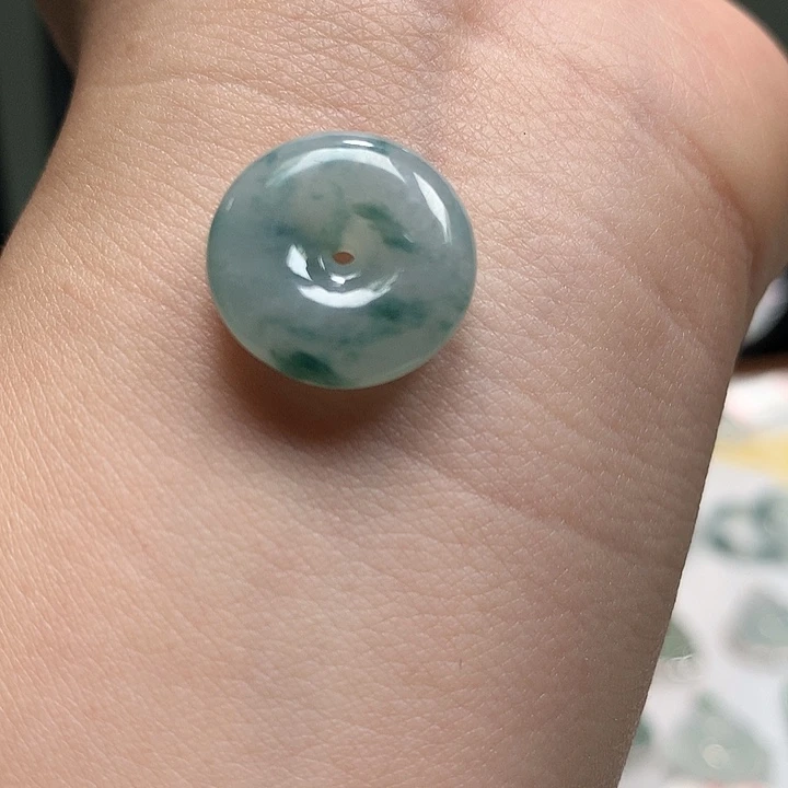 翡翠挂件未镶嵌平安扣