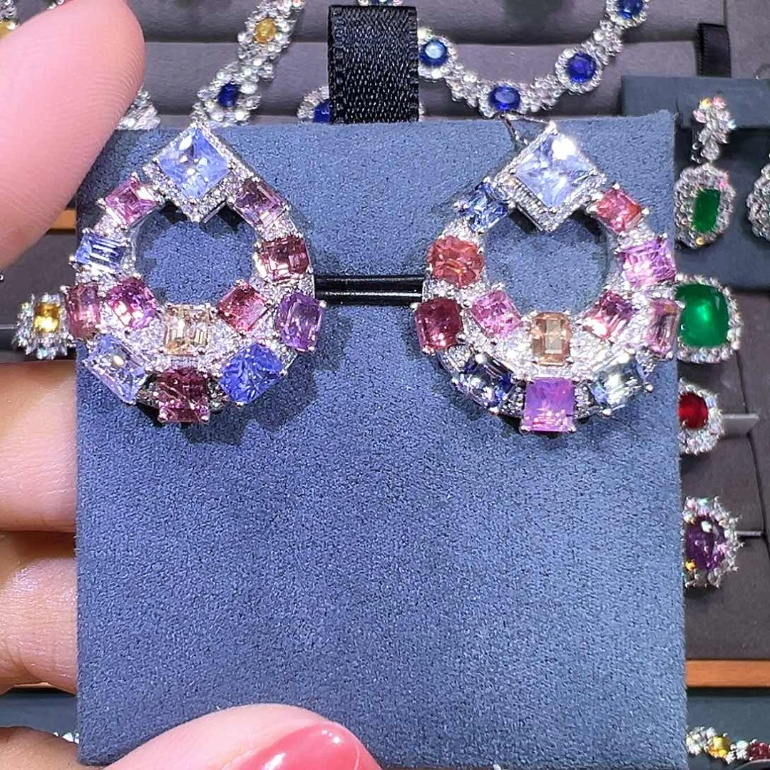 耳饰彩色蓝宝石18K金镶嵌