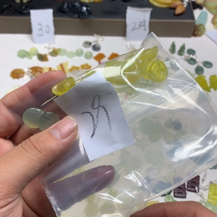 蛇纹石玉耳钉足银镀金镶嵌辞**尔