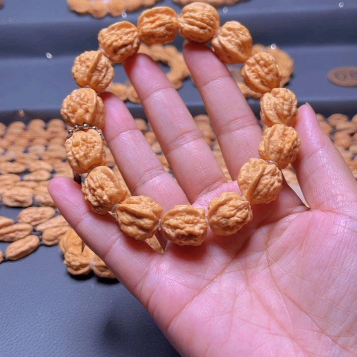 吊坠文玩核桃半*体核桃手串