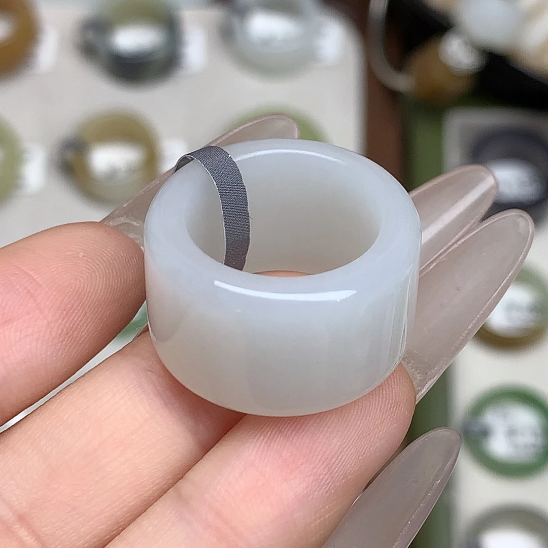 未镶嵌戒指和田玉