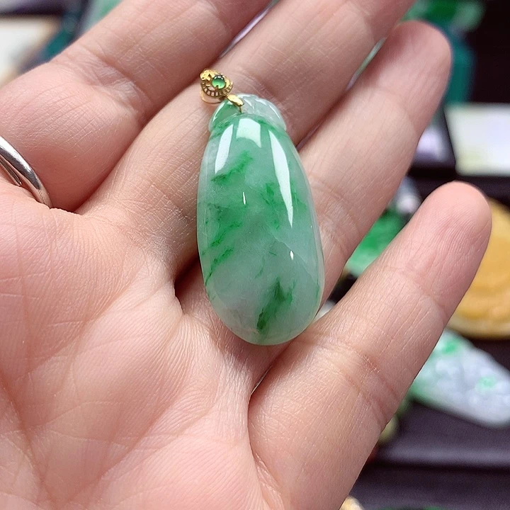 颈饰18K金镶嵌翡翠翡翠