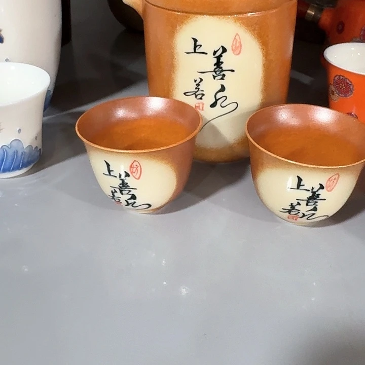 主人杯一个，瓷。。。品茗瓷