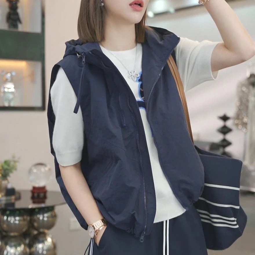 短款连帽冲锋衣马甲背心女2025春秋新款宽松休闲工装马夹坎肩外套