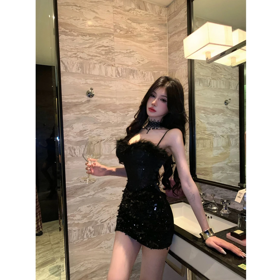 【黑天鹅】2026春季新款法式轻奢辣妹气质连衣裙显瘦收腰轻奢短裙女