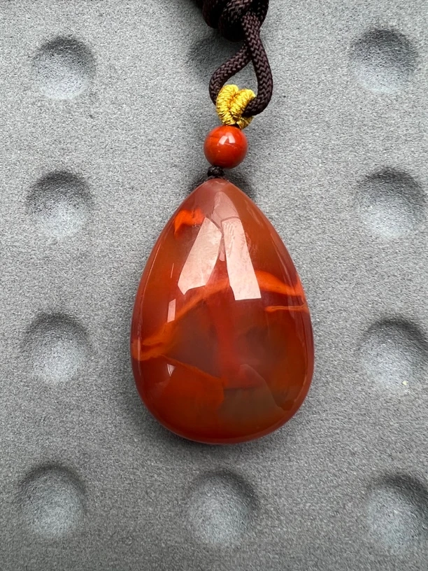 T68南红大水滴吊坠40*27*13mm