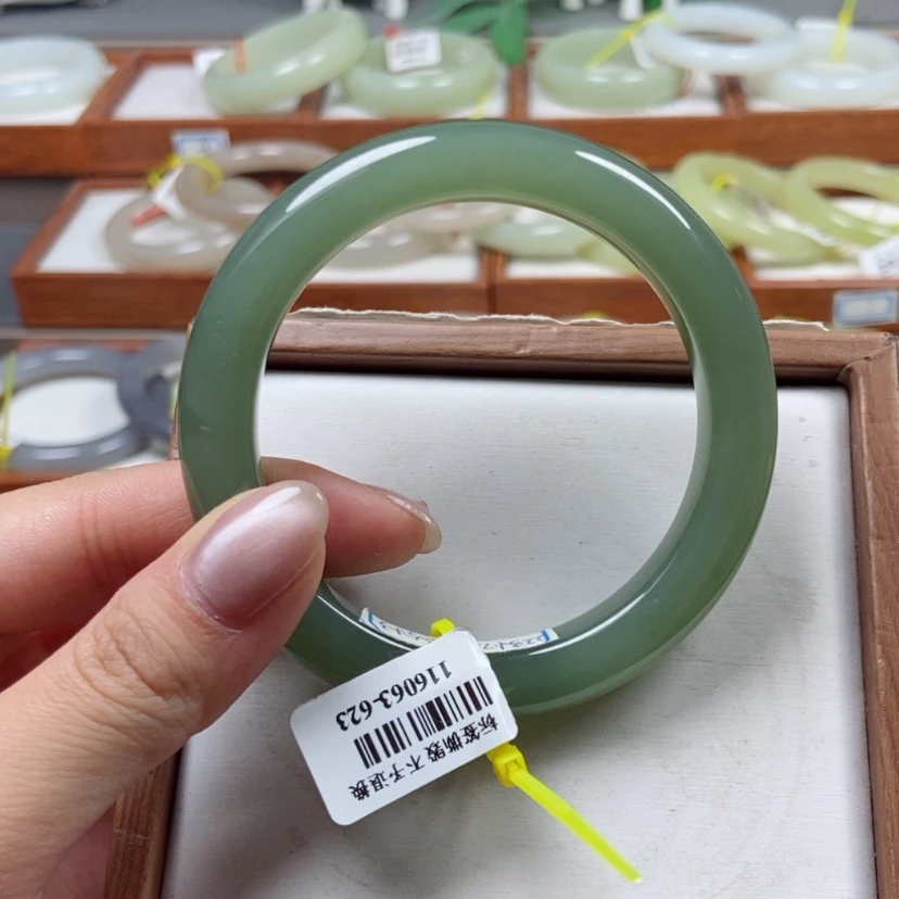 【闪购商品】和田玉手镯未镶嵌2