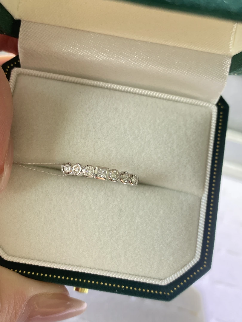 18K天然钻石戒指/排戒/带证书