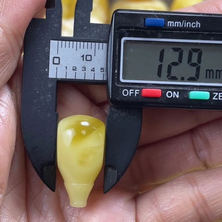 蜜蜡未镶嵌裸石40杂
