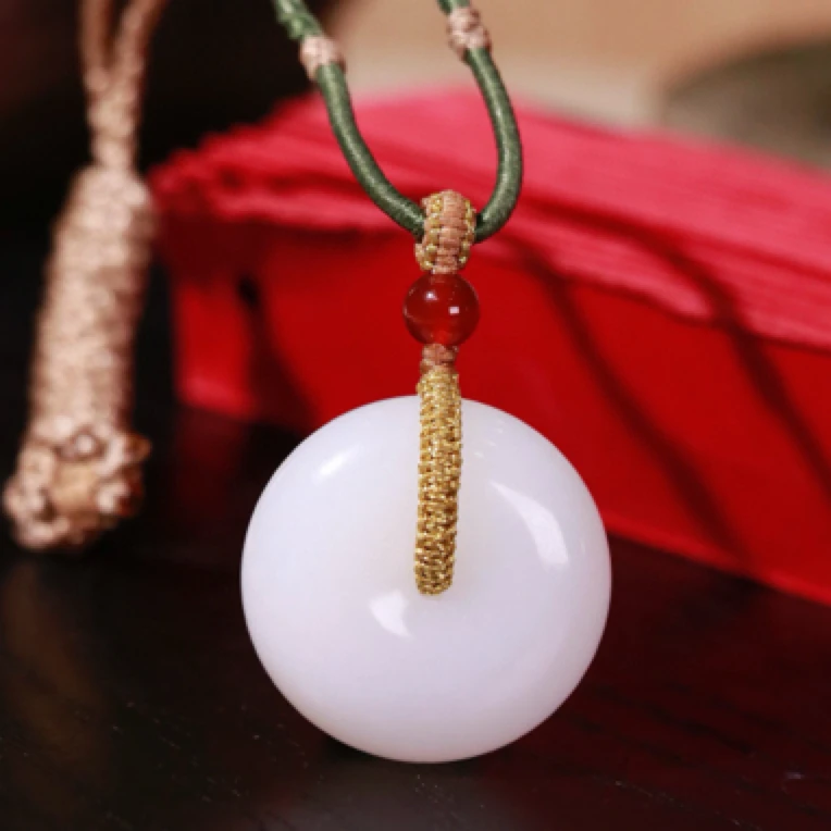 4056800玉美人小程新疆和田玉平安扣挂件