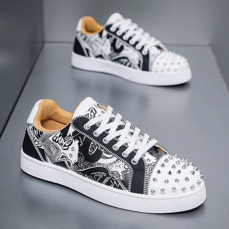 2025年春季新款男鞋铆钉潮流百搭男士休闲板鞋男款百搭潮鞋
