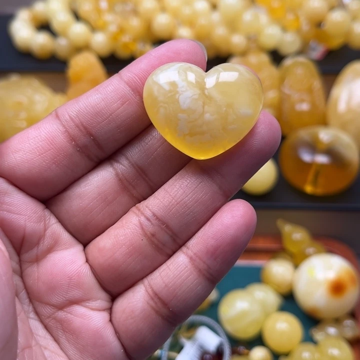 琥珀未镶嵌珠宝奇石M117号瓷白妖花屁桃