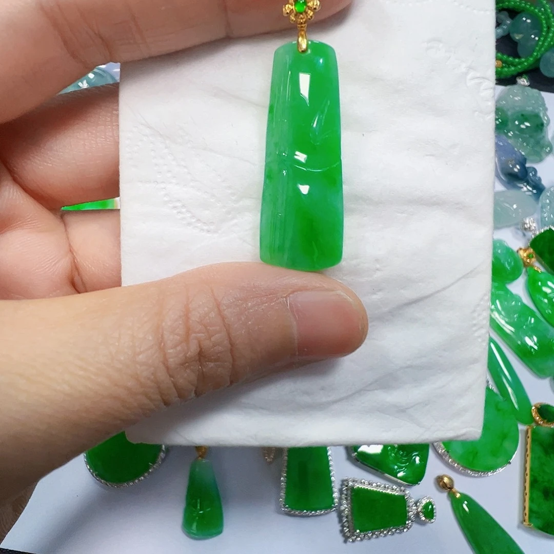 简***事翡翠18K金镶嵌颈饰