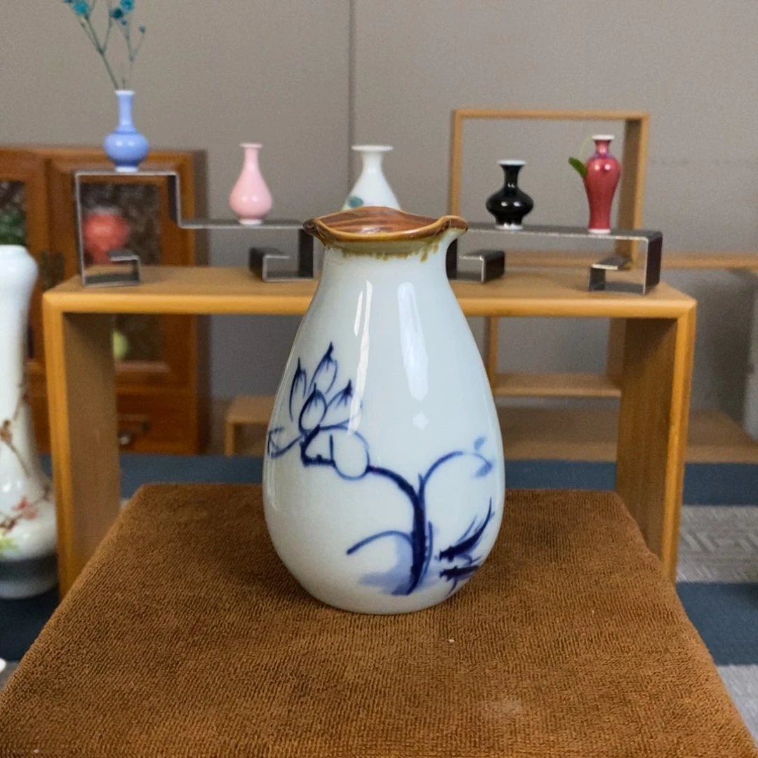 摆件景德镇瓷器精品陈列中
