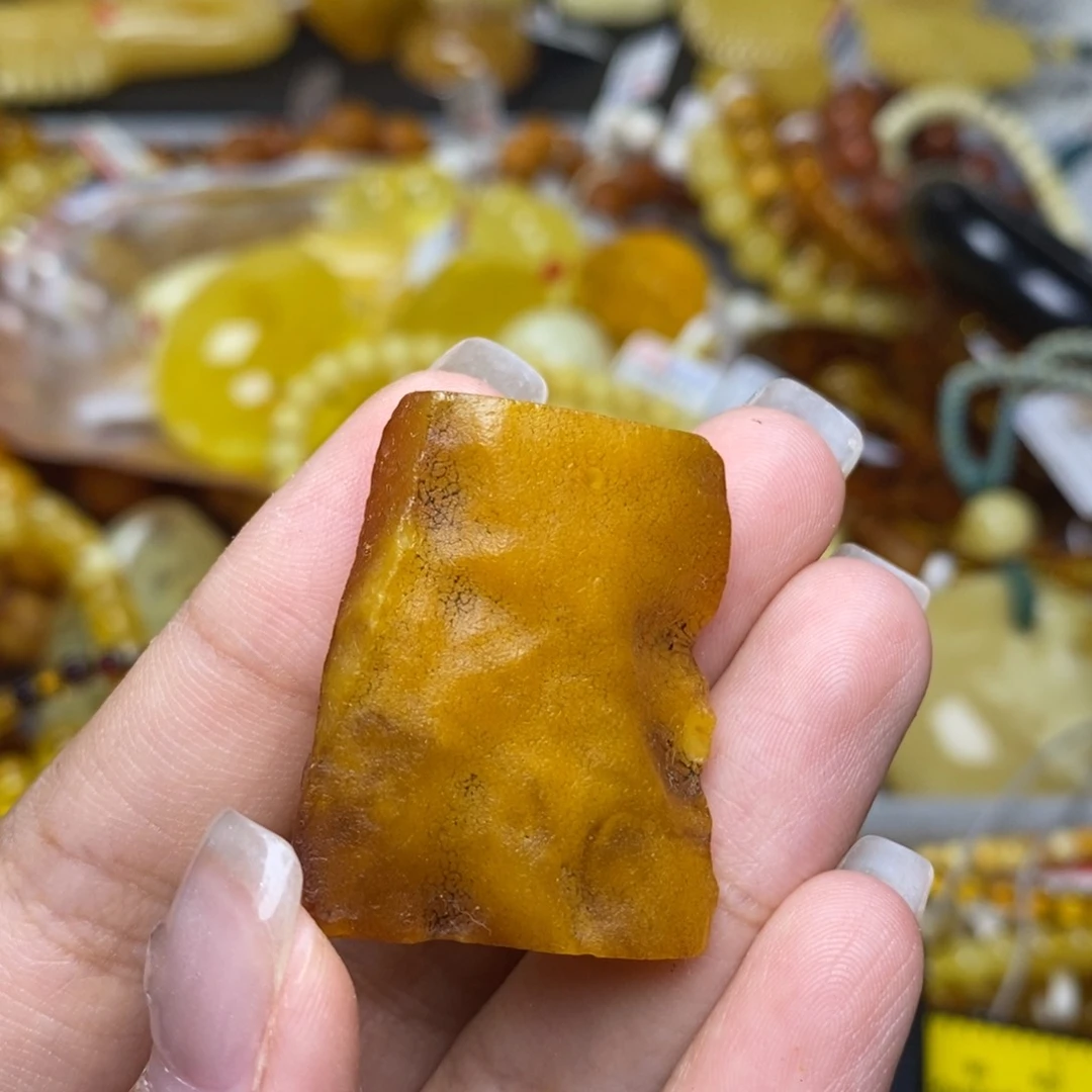 未镶嵌琥珀珠宝奇石