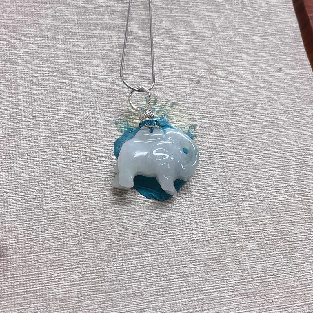 翡翠未镶嵌颈饰小象吊坠
