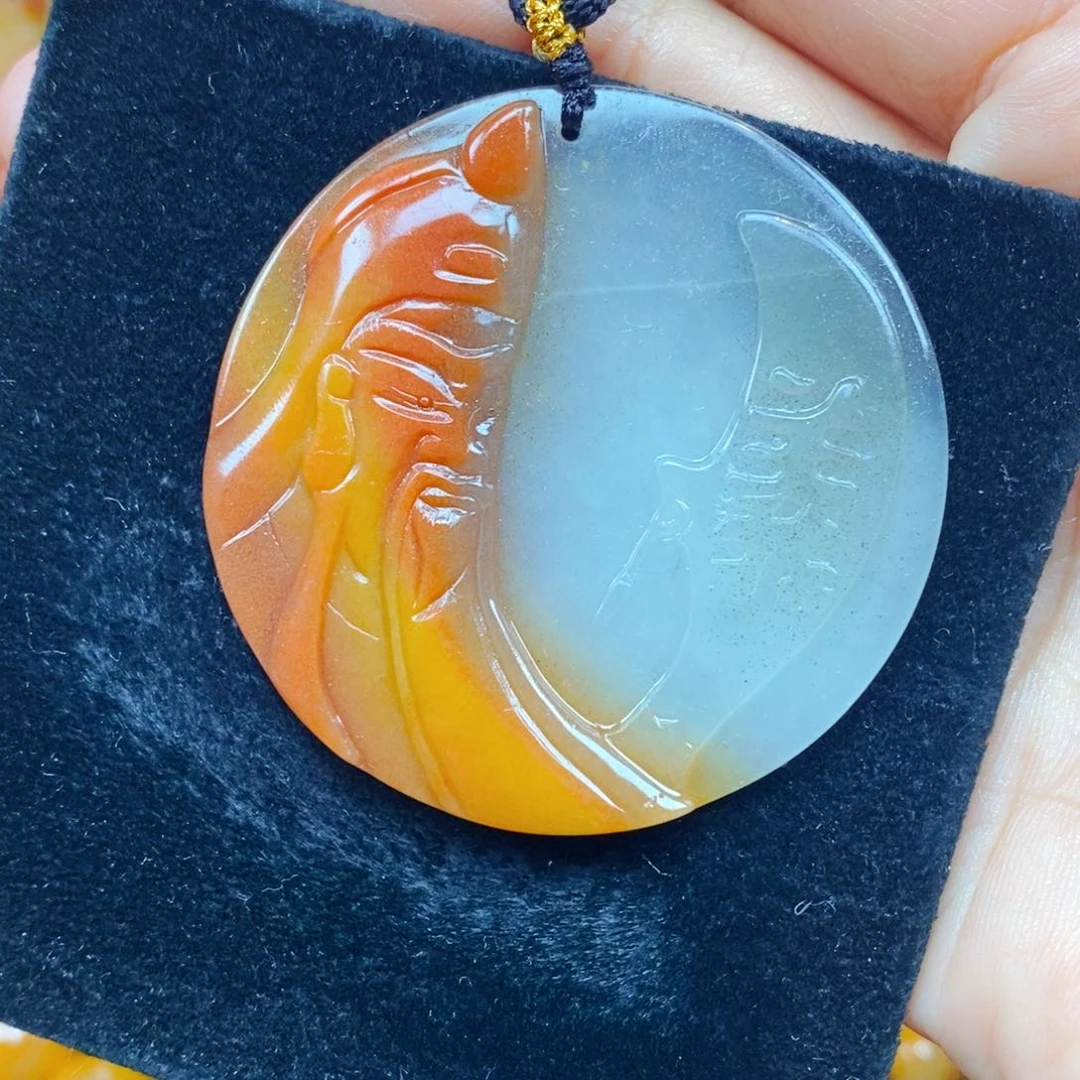 未镶嵌石英质玉（黄龙玉）颈饰