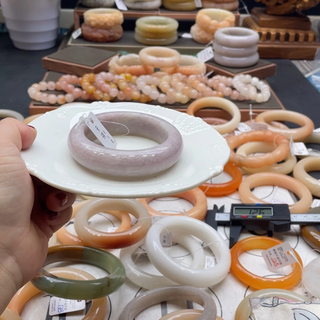 花***曦石英岩玉未镶嵌手镯