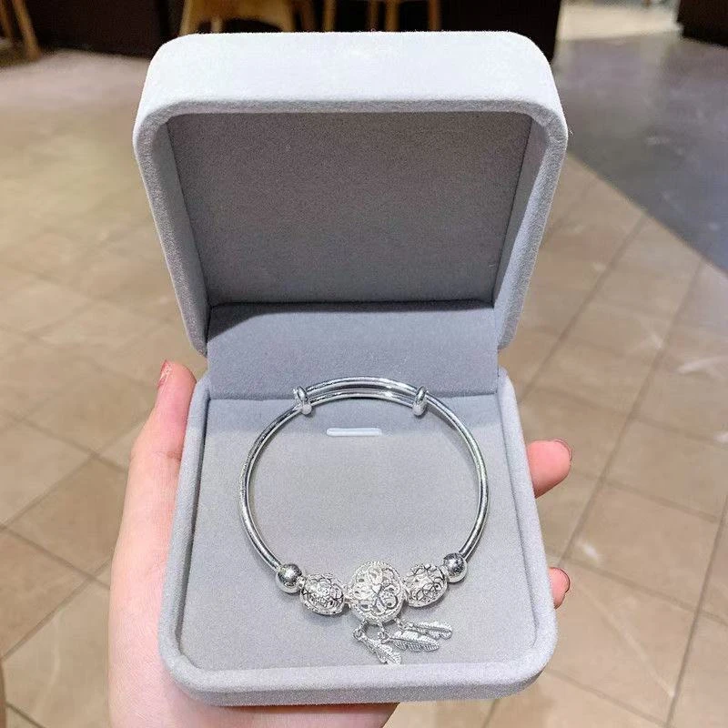 Y033  精品时尚气质银色手镯 无礼盒hq