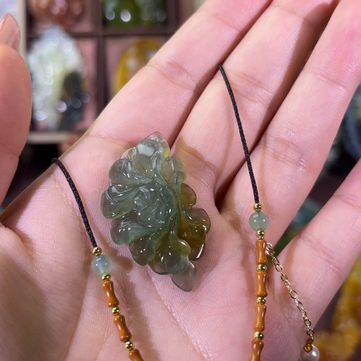 未镶嵌蛇纹石玉颈饰^****^