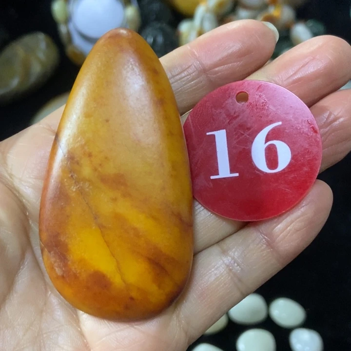 和田玉（糖玉）未镶嵌挂件