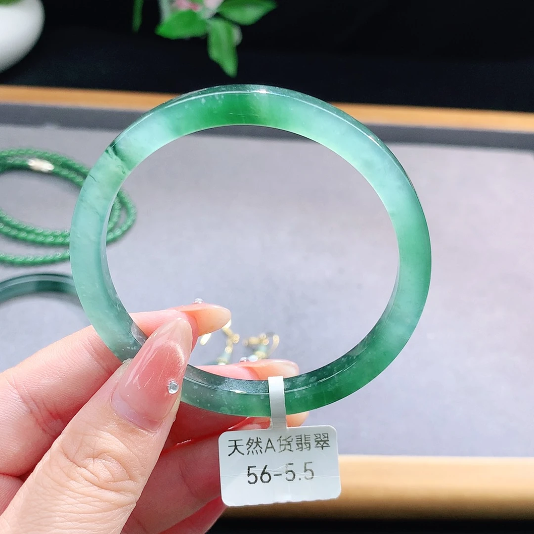 未镶嵌手镯（圆镯）翡翠