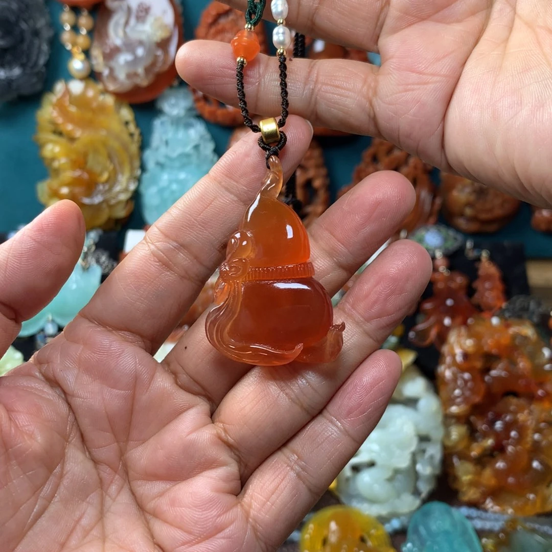 蛇纹石玉挂坠未镶嵌