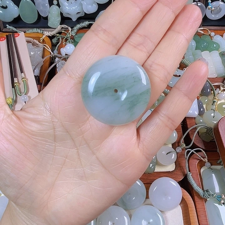 爱***赢石英质玉未镶嵌颈饰