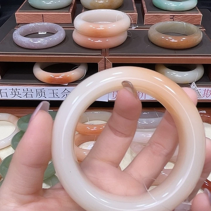 海***萍石英质玉手镯未镶嵌