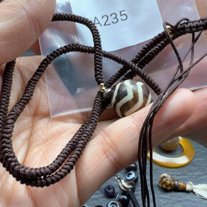 自***佑玛瑙/玉髓未镶嵌珠宝半成品