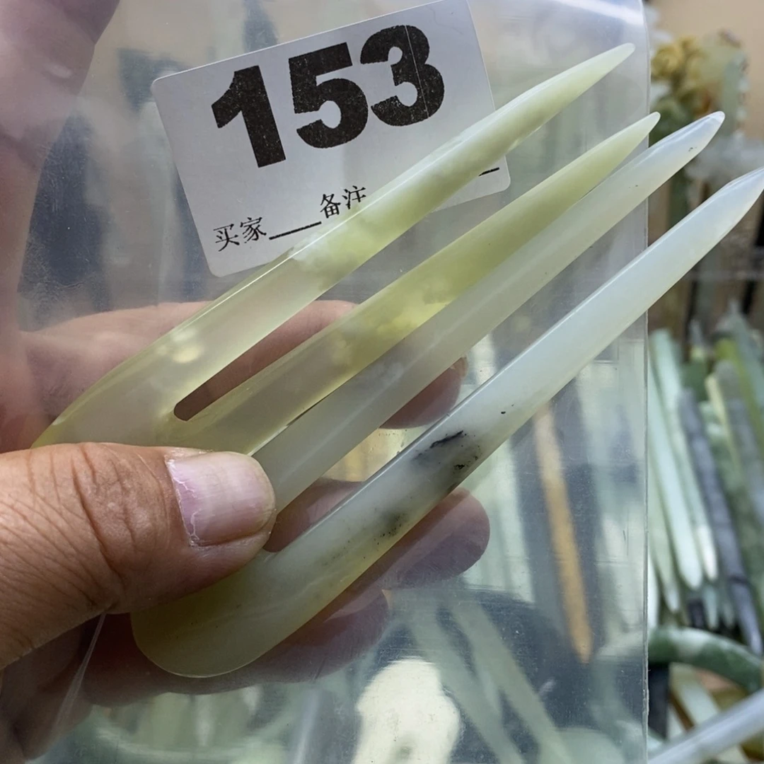云***事蛇纹石玉合金颈饰