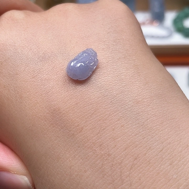 翡翠未镶嵌颈饰貔貅