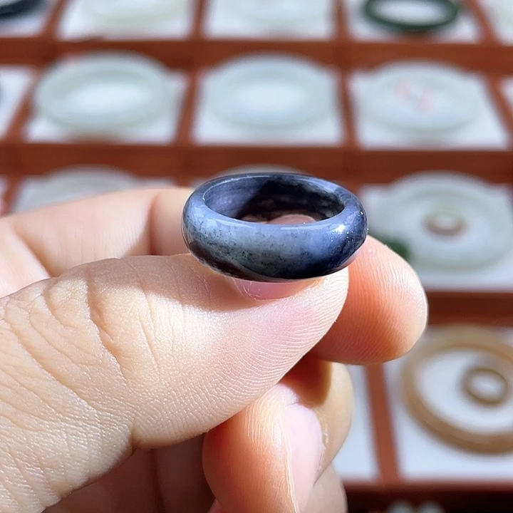 和田玉戒圈未镶嵌青花