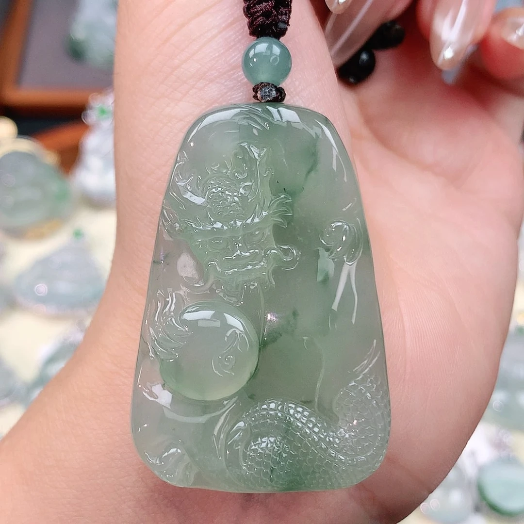 颈饰未镶嵌翡翠龙牌