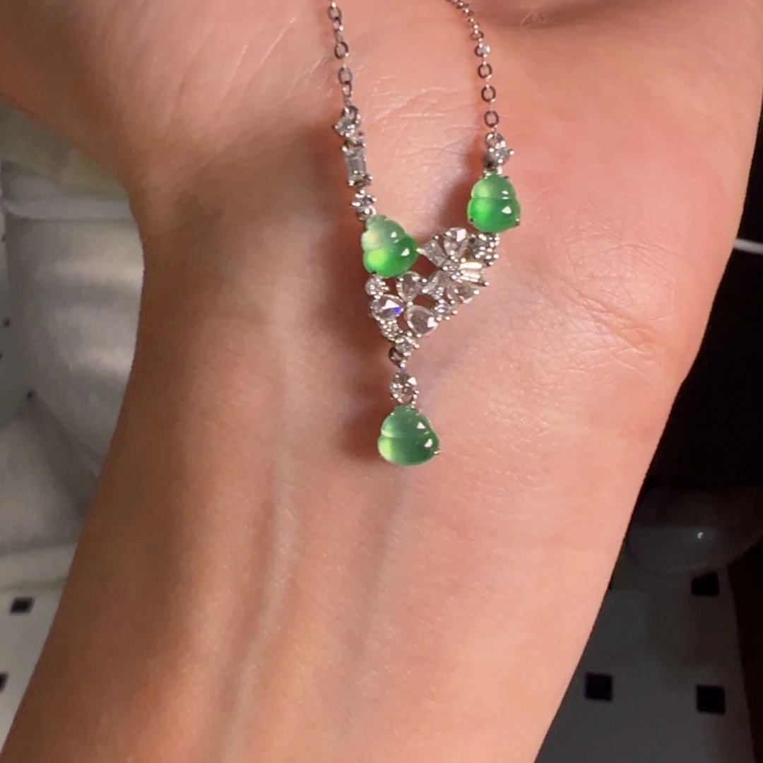 翡翠18K金镶嵌颈饰Y炸光薄荷绿套链