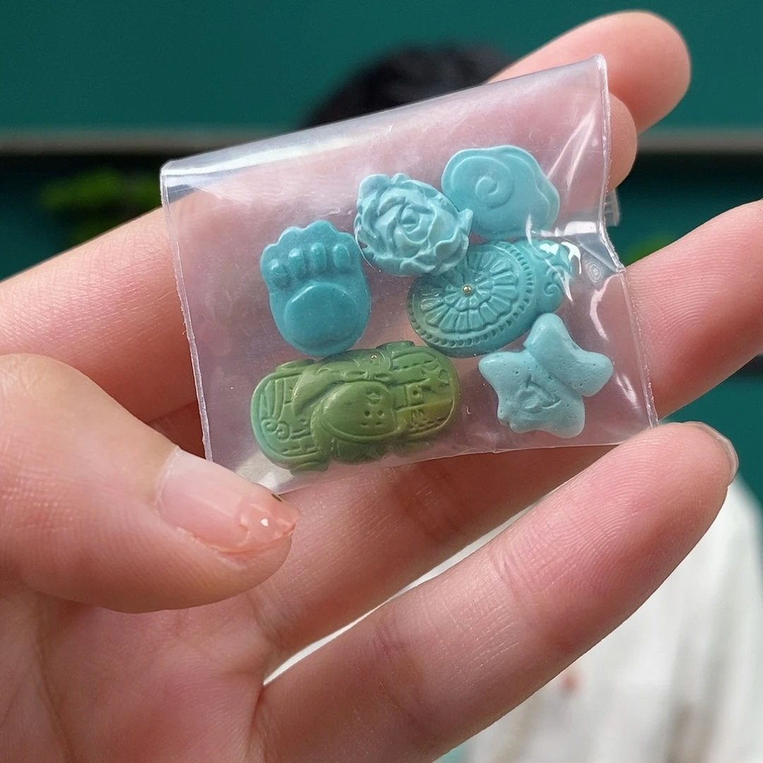 绿松石未镶嵌珠宝奇石