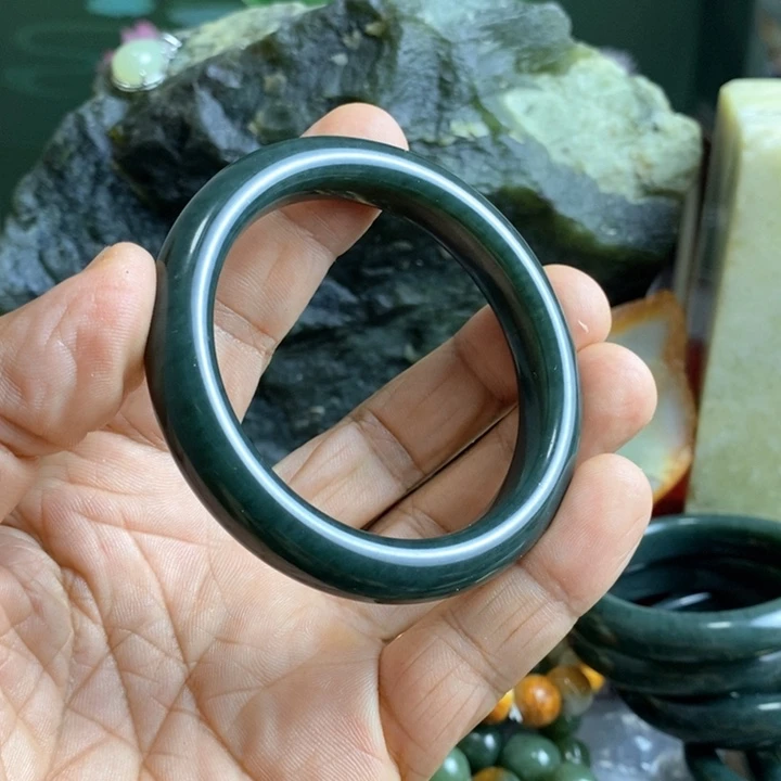 名***哥蛇纹石玉未镶嵌珠宝岫玉原石蛇纹石玉