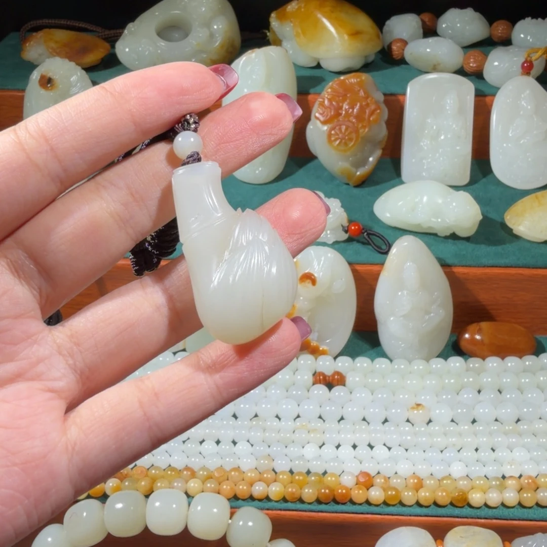 清***乐和田玉未镶嵌颈饰