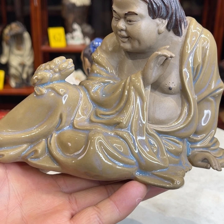 石湾公仔衬托盆景漂亮