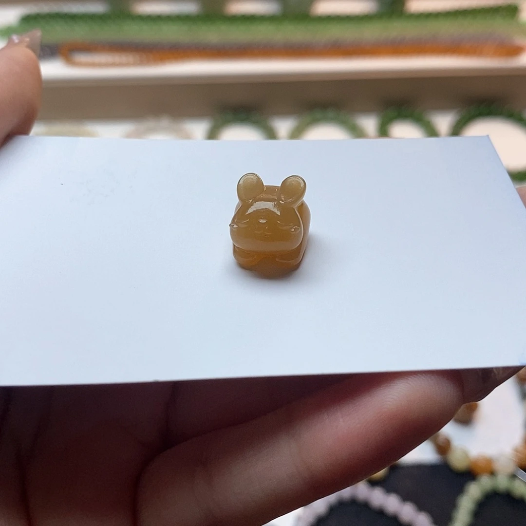 和田玉颈饰未镶嵌且末黄金糖小兔子