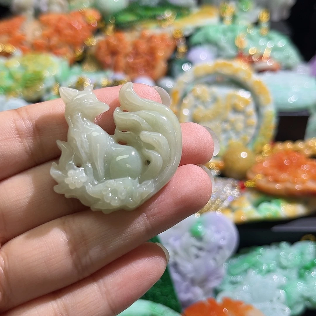 翡翠未镶嵌颈饰待编织