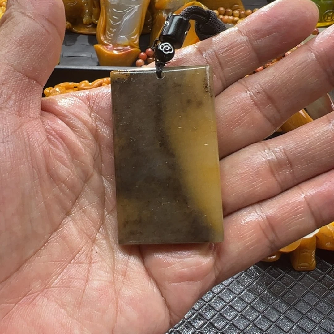 颈饰未镶嵌石英质玉
