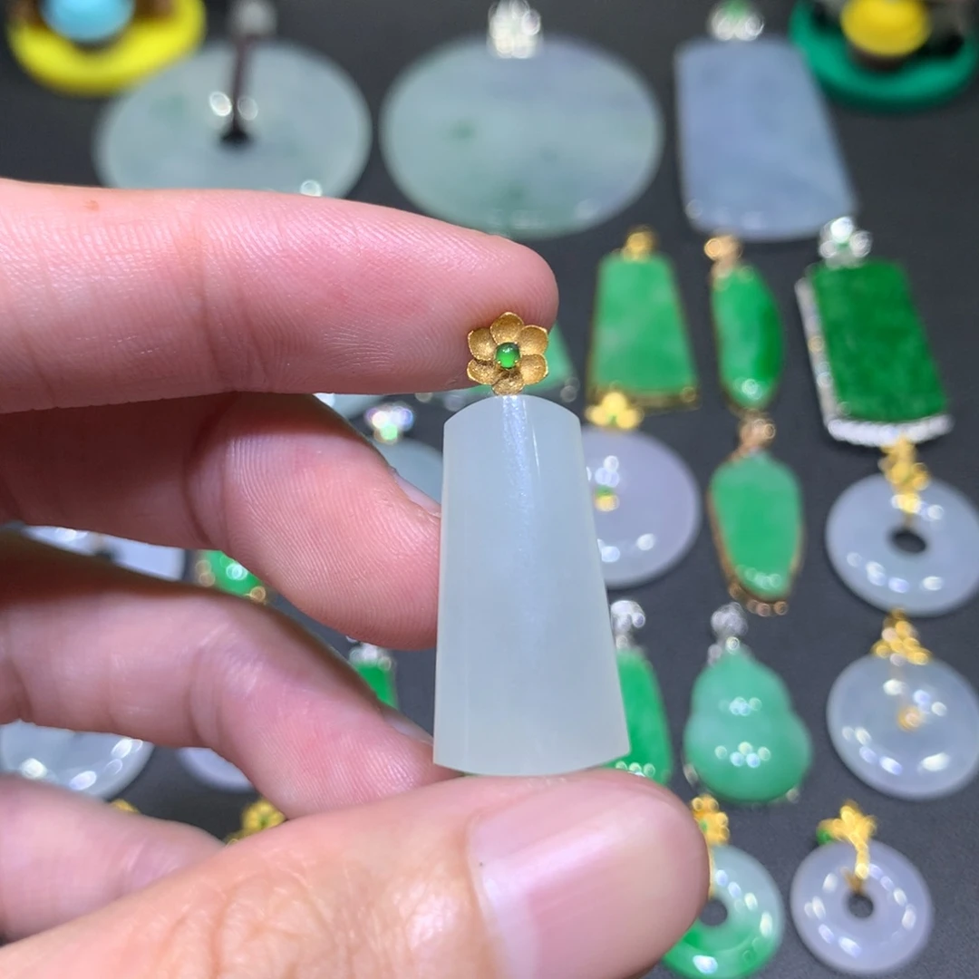 吊坠(不含链)18K金镶嵌翡翠