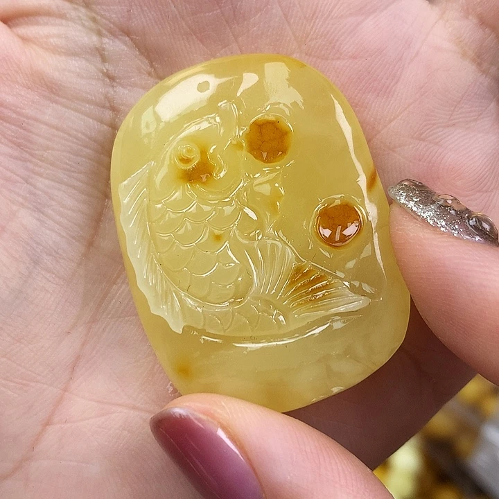 未镶嵌琥珀珠宝奇石