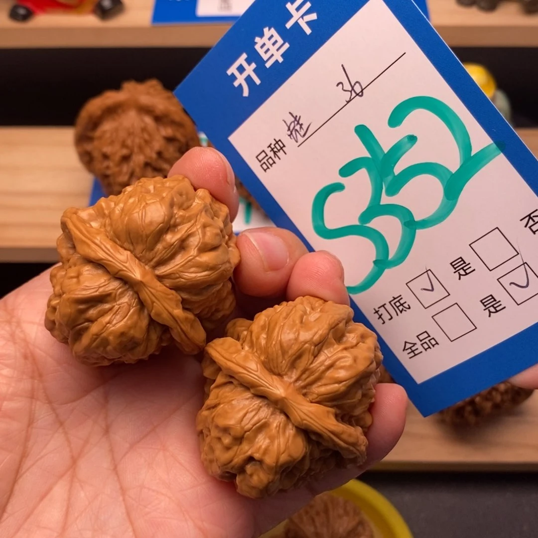文玩核桃把件36尺蛤蟆头