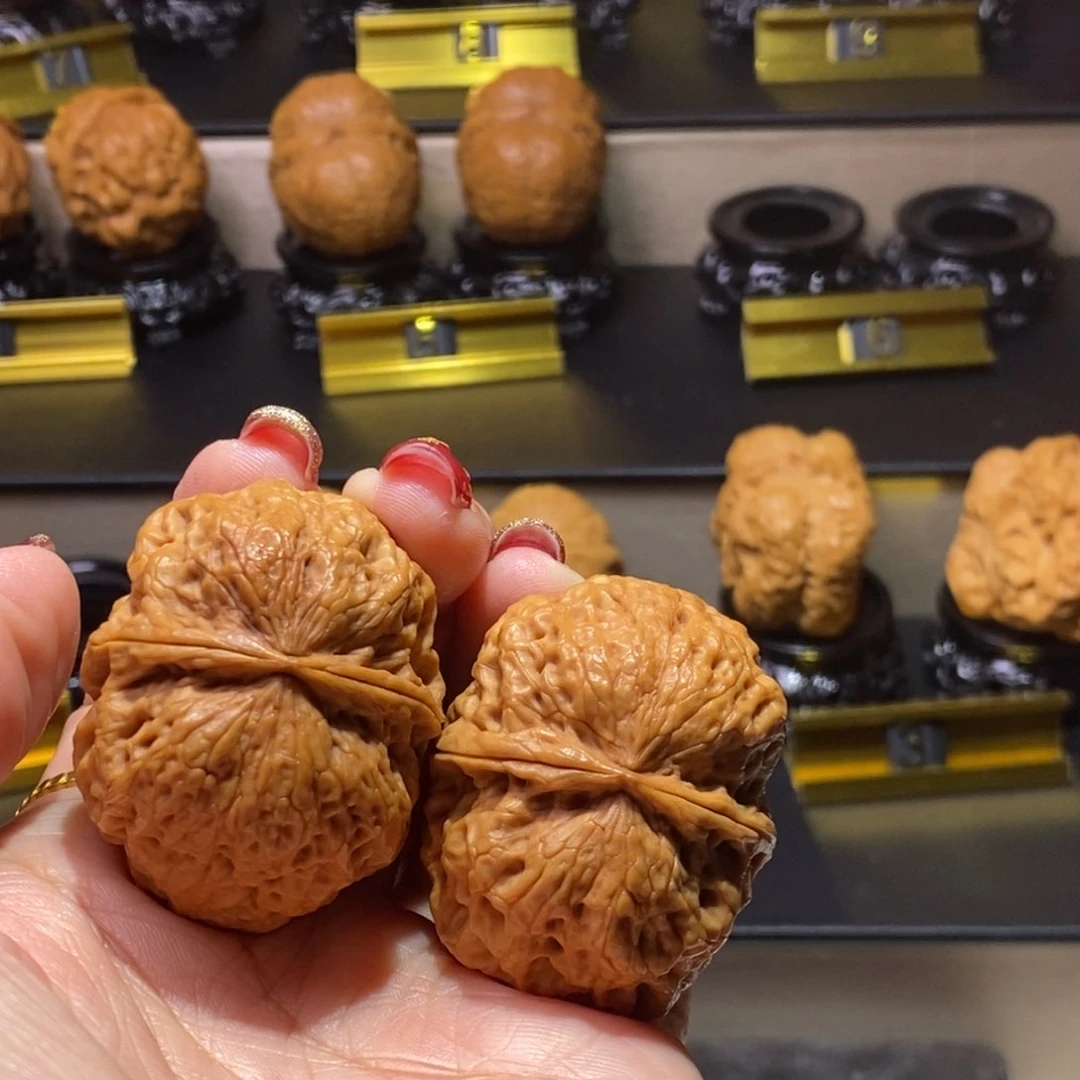 文玩核桃把件宽背臻龙42尺 53.2克