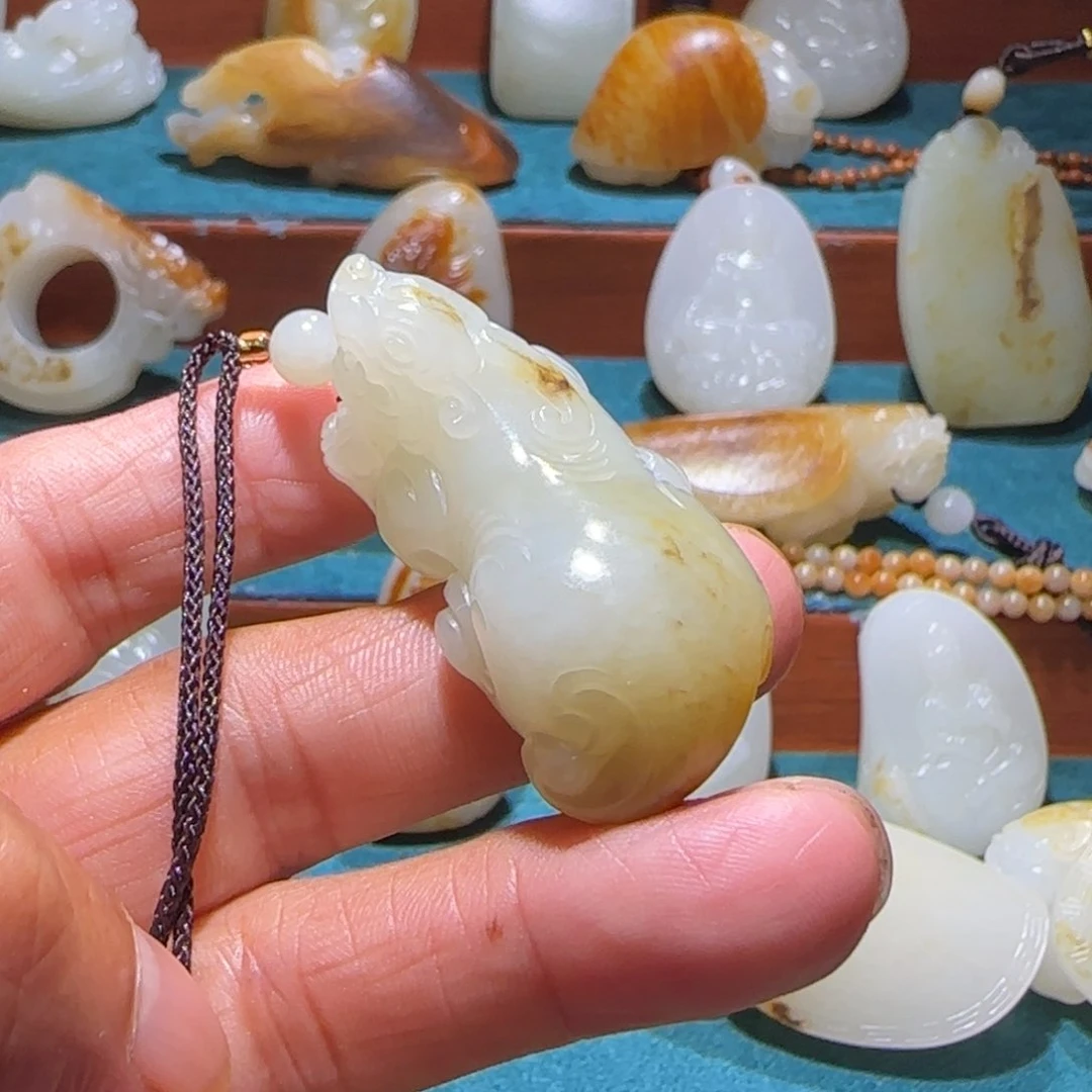 M***w和田玉未镶嵌颈饰